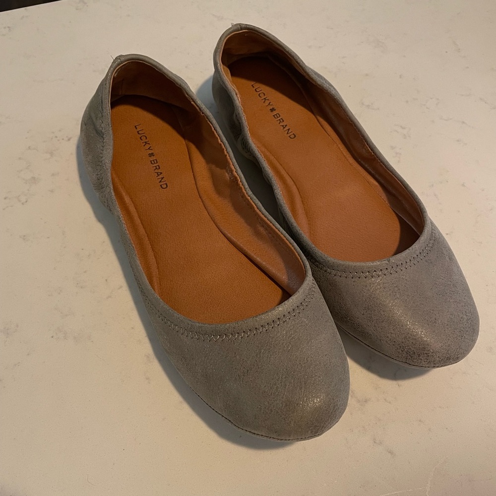 lucky brand grey flats